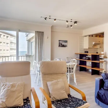Zonnig En Gezellig Appartement Met Zijdelings Zeezicht En Zwembad In Koksijde Exterior photo