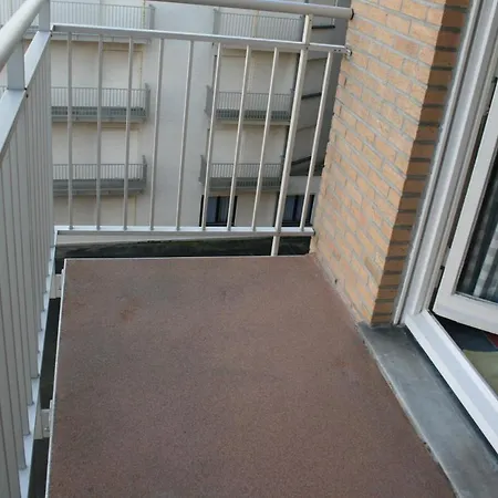 Zonnig En Gezellig Appartement Met Zijdelings Zeezicht En Zwembad In Koksijde Exterior photo