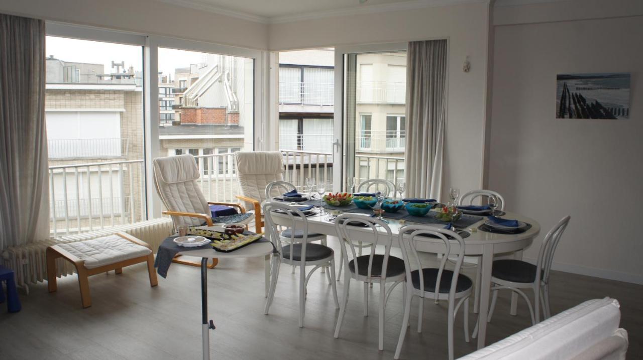 Zonnig En Gezellig Met Zijdelings Zeezicht En Zwembad In Apartment