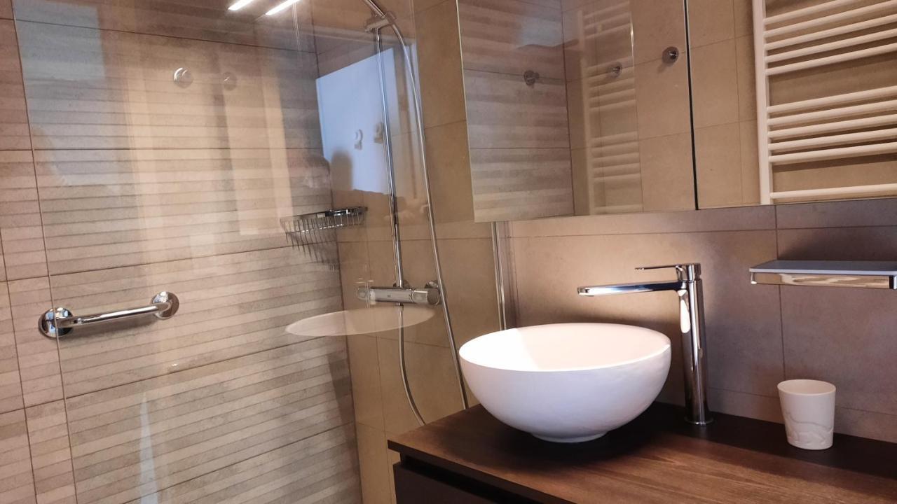 Apartment Zonnig En Gezellig Met Zijdelings Zeezicht En Zwembad In
