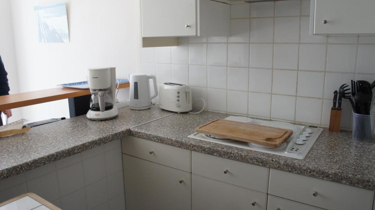 Zonnig En Gezellig Met Zijdelings Zeezicht En Zwembad In Apartment *